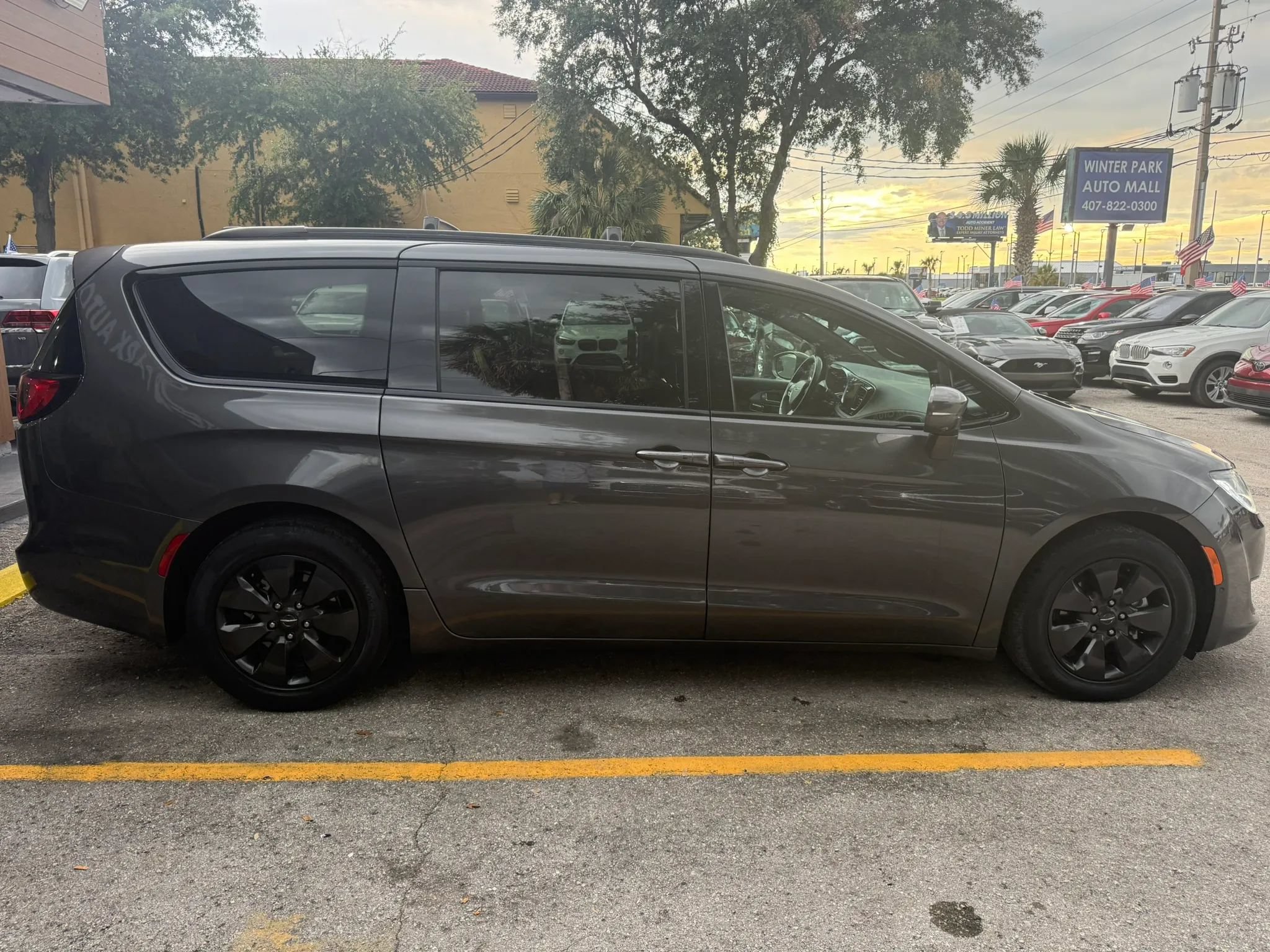 Used 2019 Chrysler Pacifica Limited w/ Advanced Safetytec Group FWD image 5
