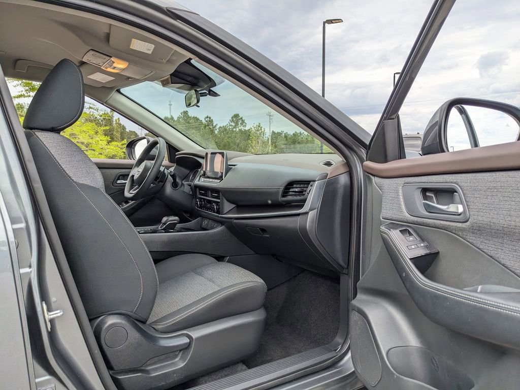 Used 2023 Nissan Rogue SV FWD image 34
