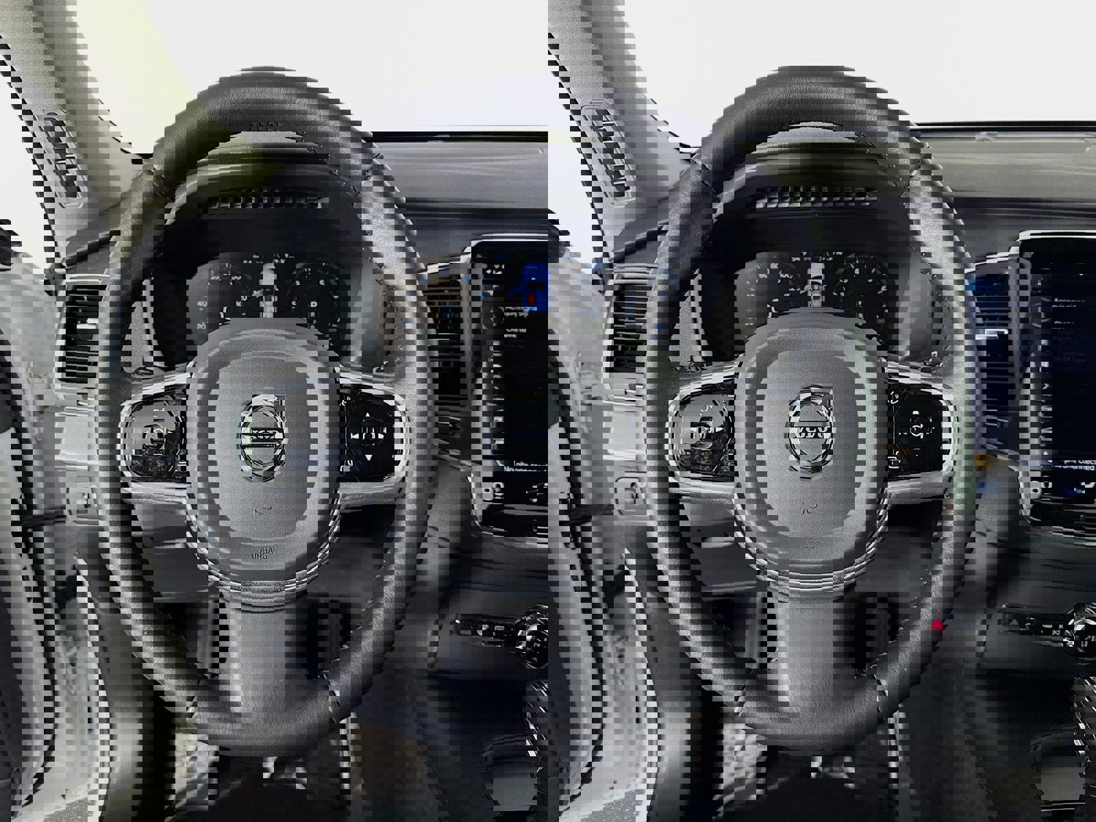 Used 2022 Volvo XC90 T5 Momentum image 13