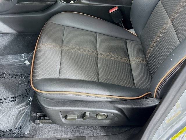 Used 2024 GMC Canyon AT4 w/ Technology Package AWD/4WD image 19