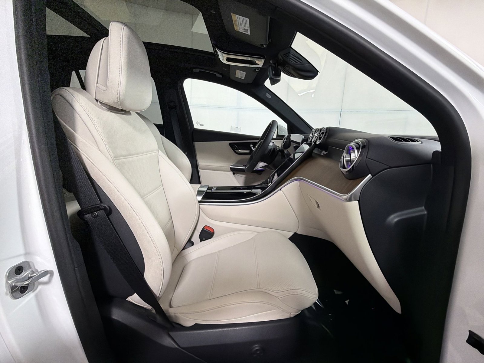 Used 2023 Mercedes-Benz GLC 300 4MATIC image 27