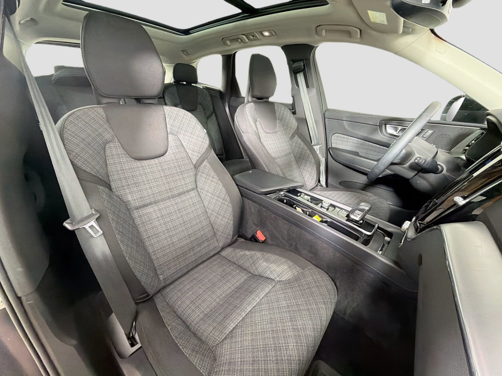 Certified 2023 Volvo XC60 B5 Core AWD/4WD image 27