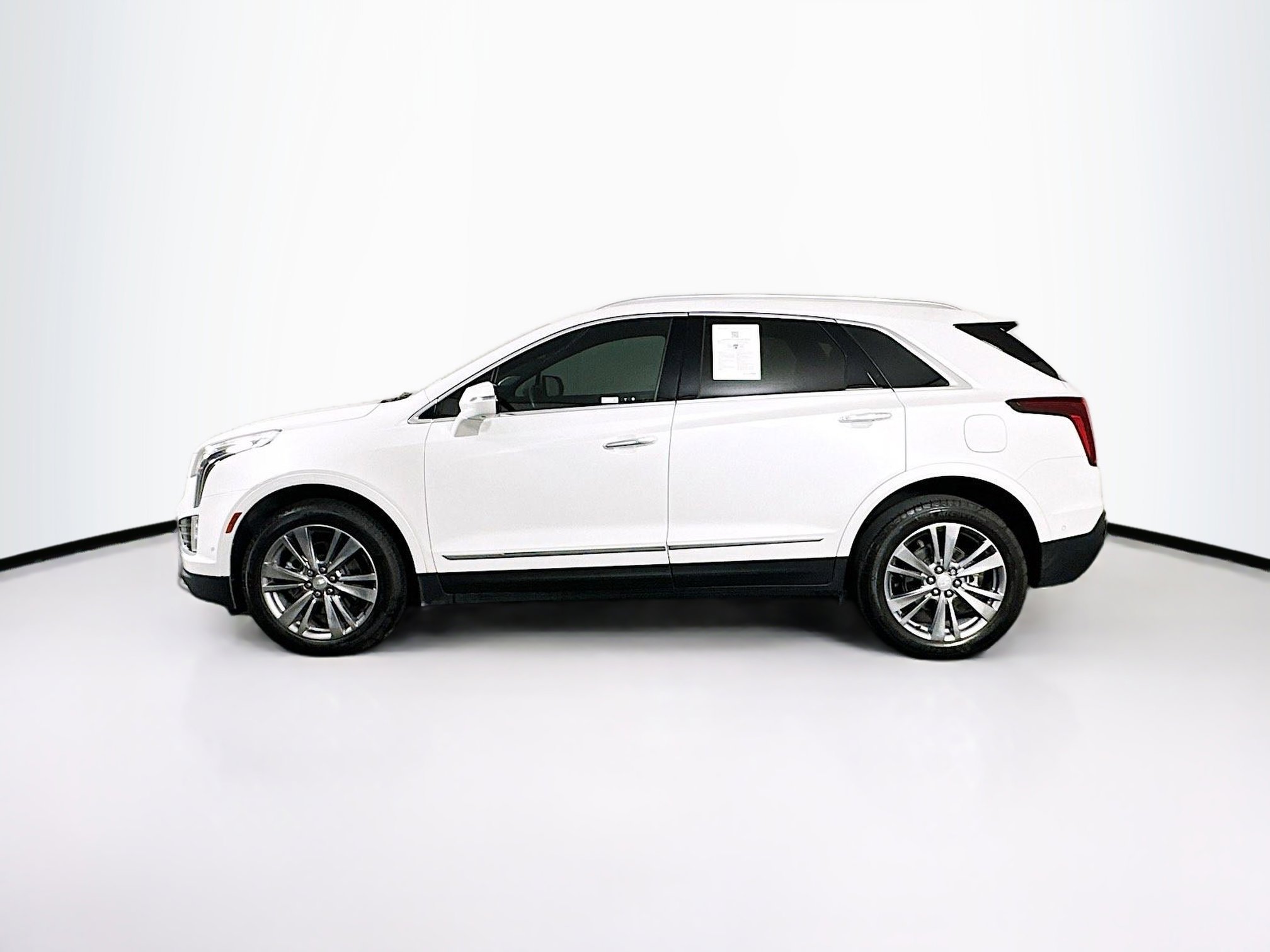 Used 2024 Cadillac XT5 Premium Luxury w/ Technology Package FWD image 4