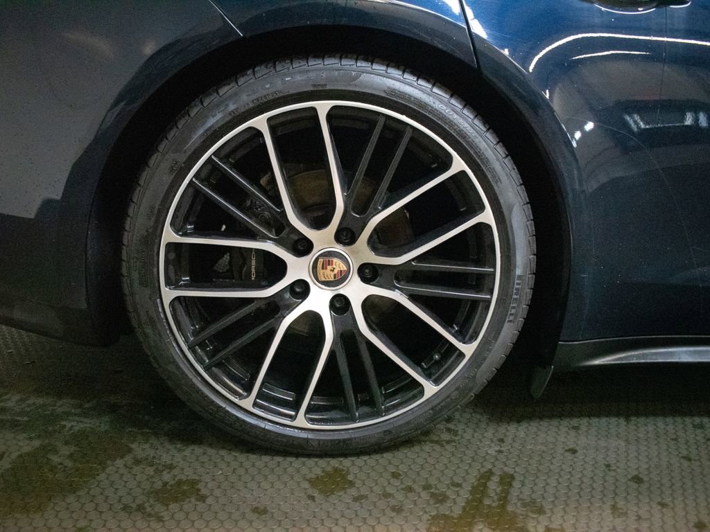 Certified 2022 Porsche Panamera 4 Platinum Edition AWD/4WD image 16
