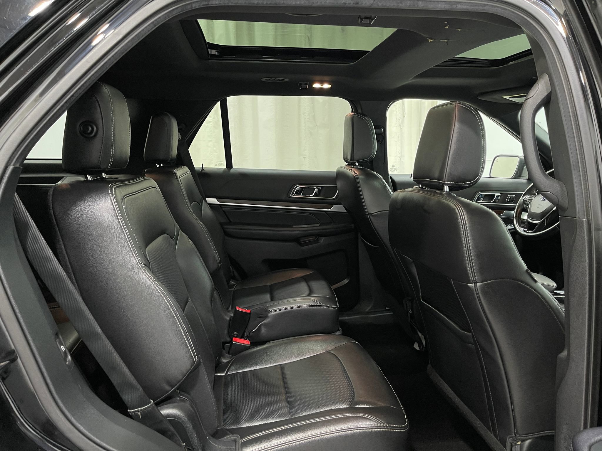 Used 2018 Ford Explorer Limited w/ Equipment Group 301A image 33