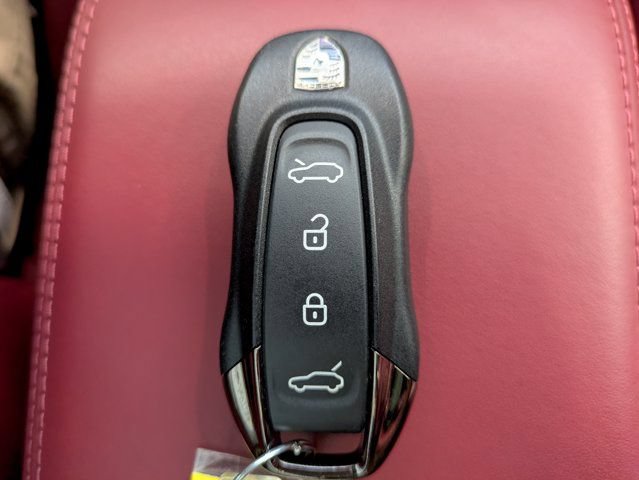 Used 2024 Porsche Macan Turbo Electric AWD/4WD image 32