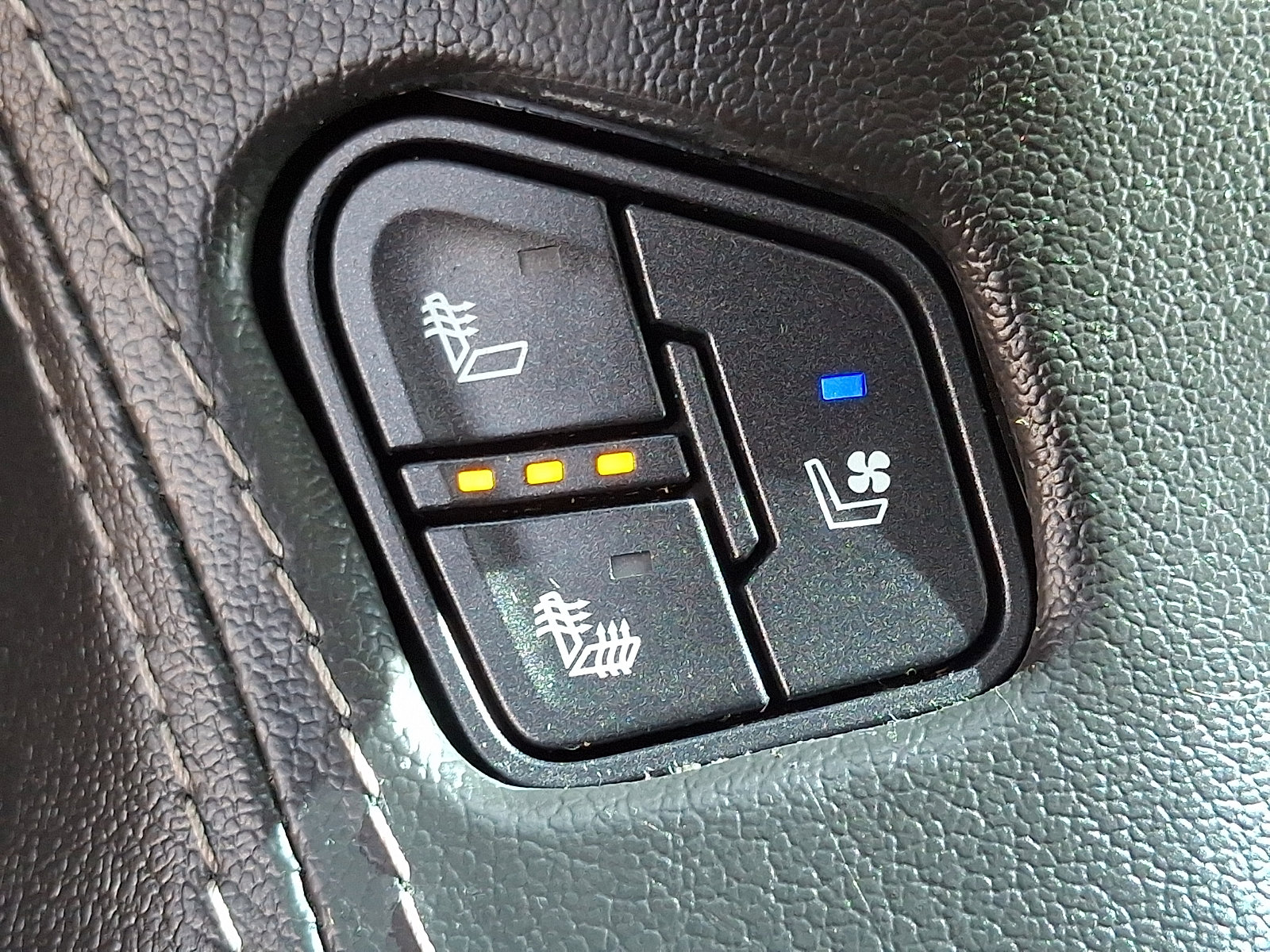 Used 2019 GMC Yukon SLT w/ Graphite Performance Edition image 27