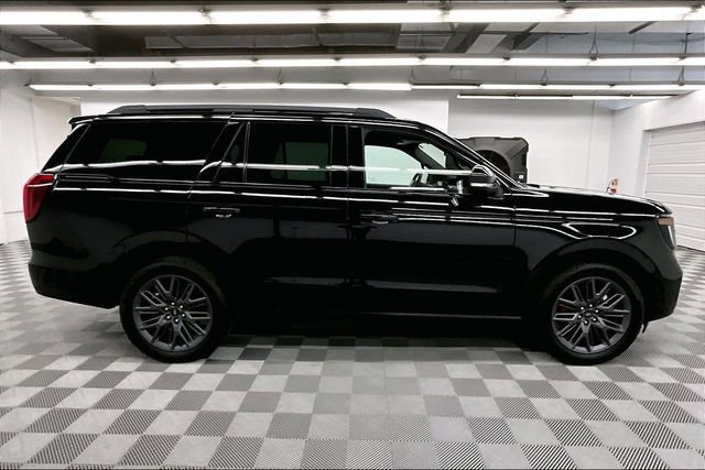 Used 2025 Ford Expedition Platinum w/ Stealth Performance Package image 15