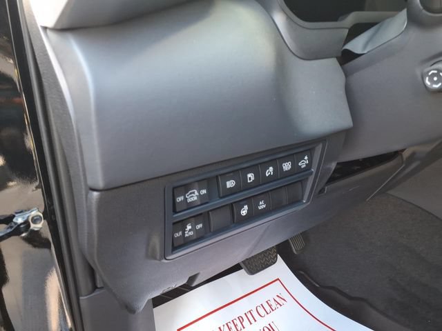 Used 2025 Toyota Sequoia Platinum AWD/4WD image 15