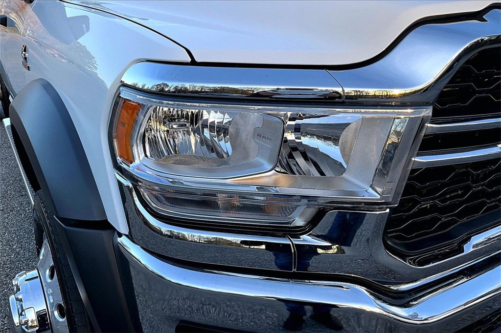 Used 2024 RAM 5500 Tradesman w/ Chrome Appearance Group image 25