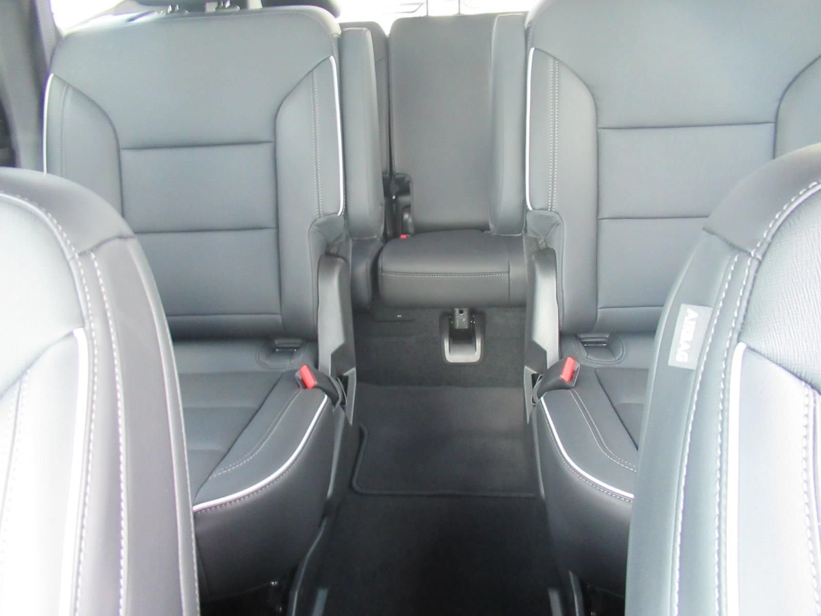 Used 2025 Buick Enclave Preferred AWD/4WD image 36