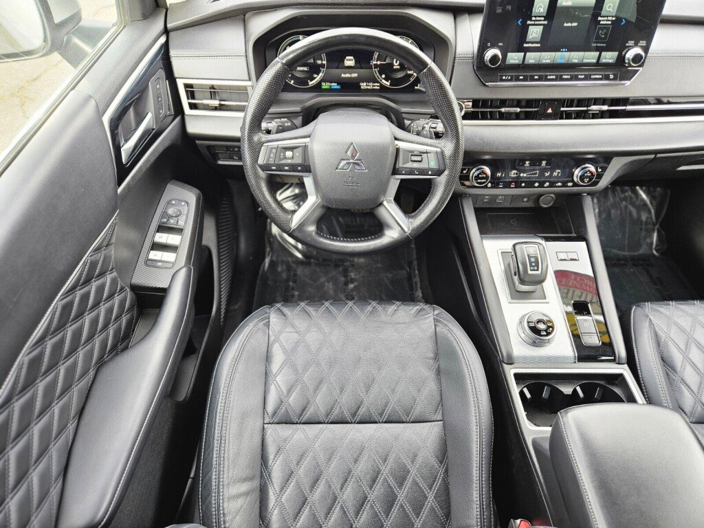 Used 2023 Mitsubishi Outlander SEL image 11