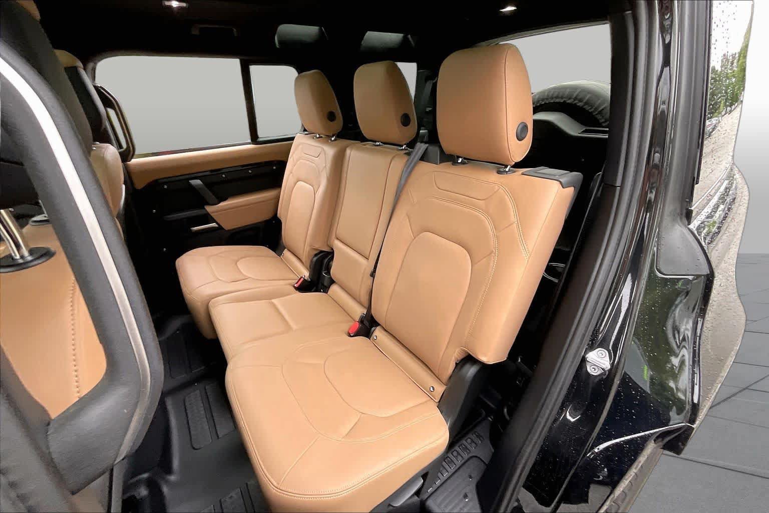 Used 2025 Land Rover Defender 110 X-Dynamic SE AWD/4WD image 19