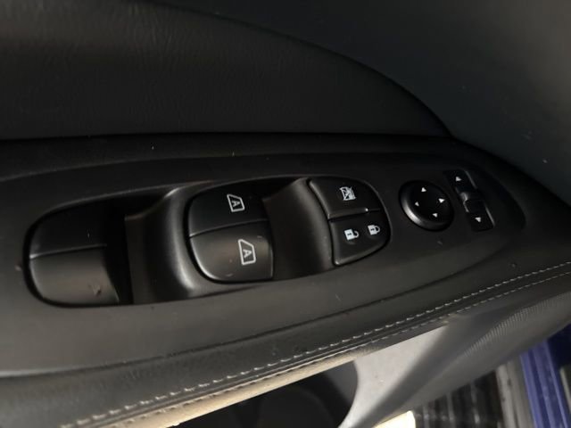 Used 2017 Nissan Pathfinder Platinum w/ Family Entertainment Package image 15