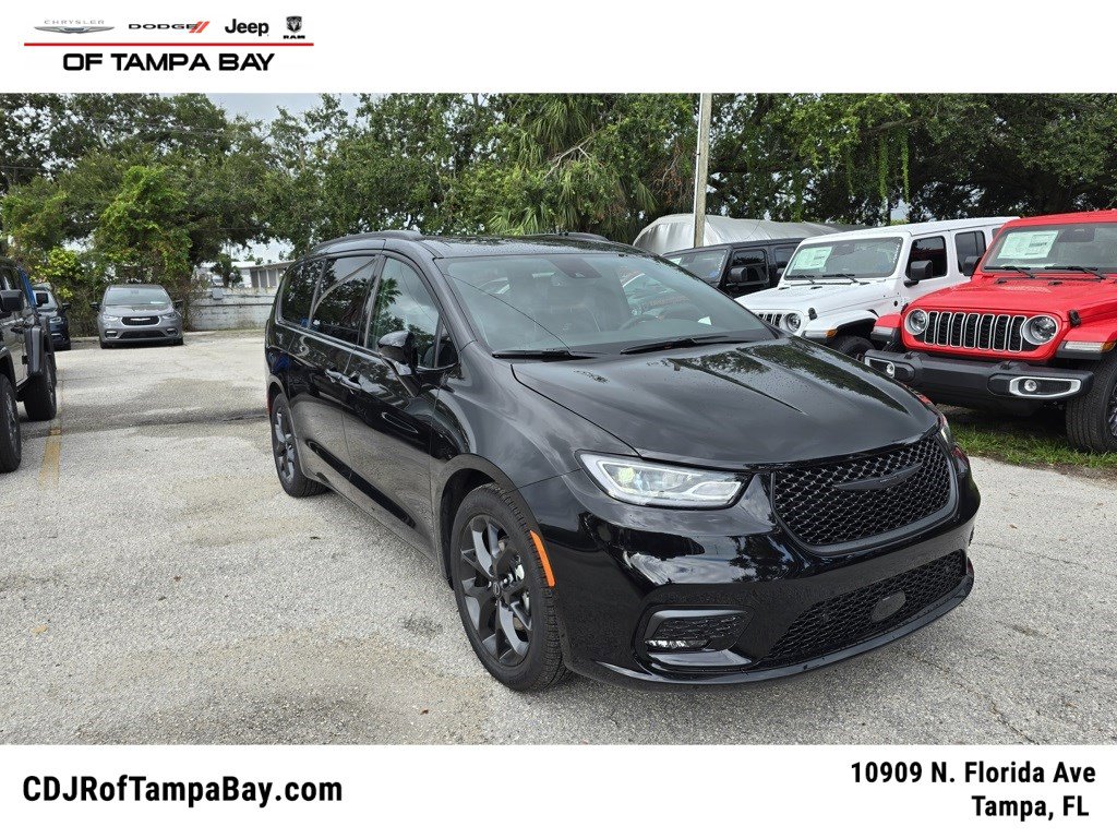 New 2026 Chrysler Pacifica Limited