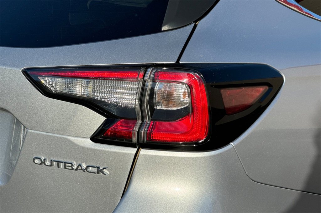 Used 2025 Subaru Outback Premium w/ Popular Package #1A image 27