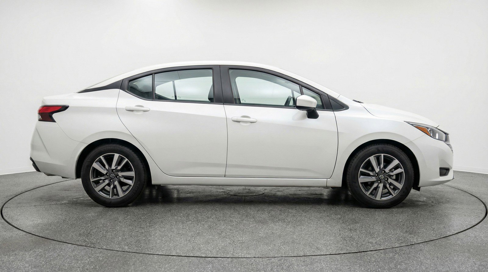 Used 2025 Nissan Versa SV FWD image 11