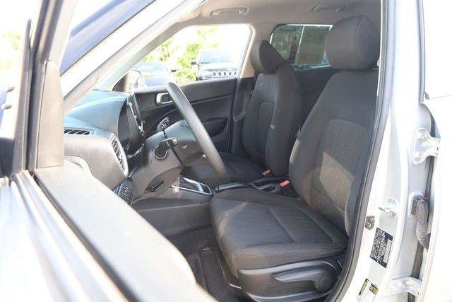 Used 2021 Hyundai Venue SE FWD image 8