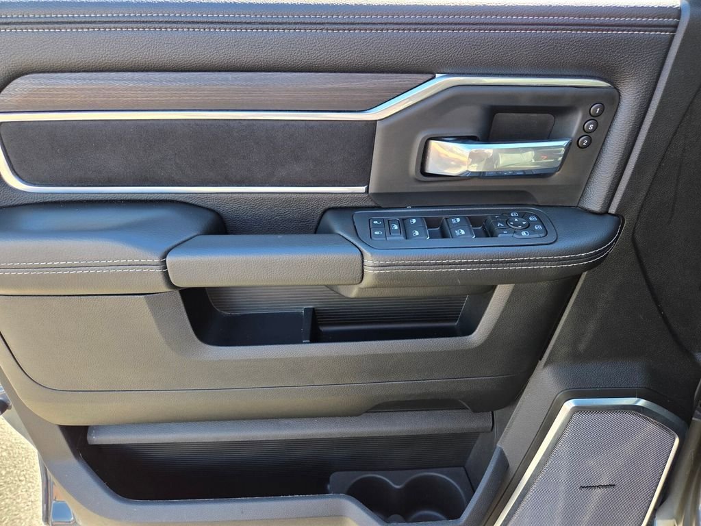 Used 2025 RAM 2500 Laramie AWD/4WD image 23