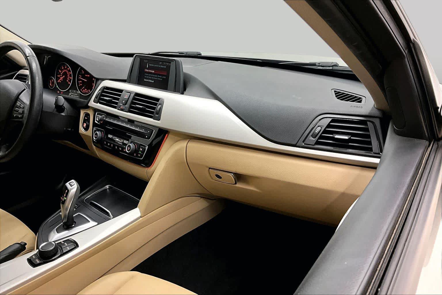 Used 2018 BMW 320i Sedan RWD image 18