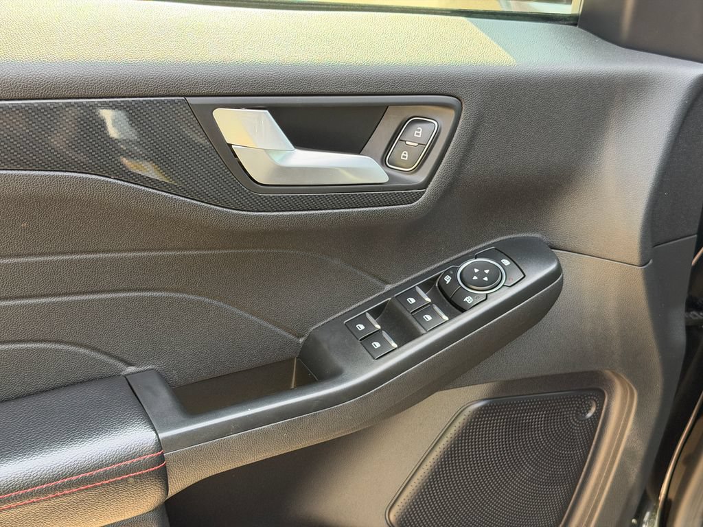 Used 2023 Ford Escape ST-Line Select AWD/4WD image 10