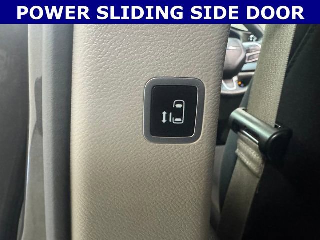 Used 2017 Chrysler Pacifica Touring image 30