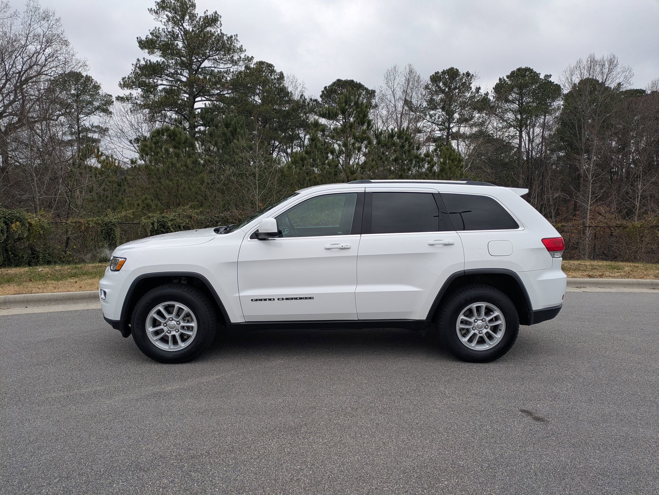 Used 2018 Jeep Grand Cherokee Laredo image 8