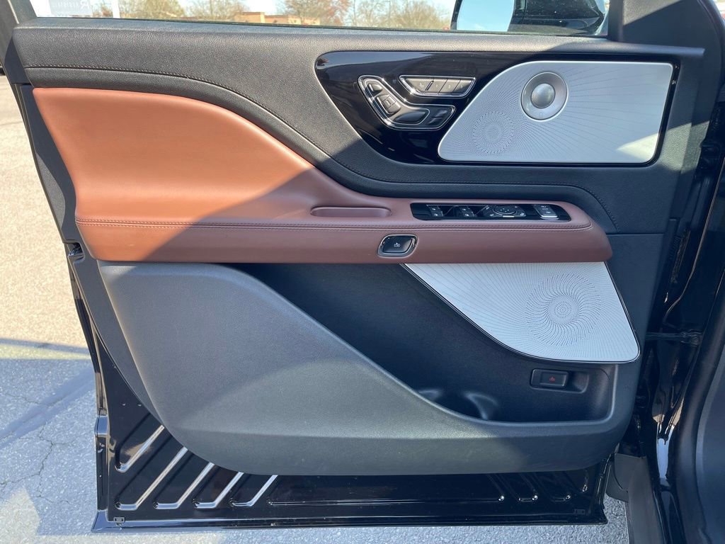 Used 2025 Lincoln Aviator Reserve w/ Equipment Group 201A AWD/4WD image 18