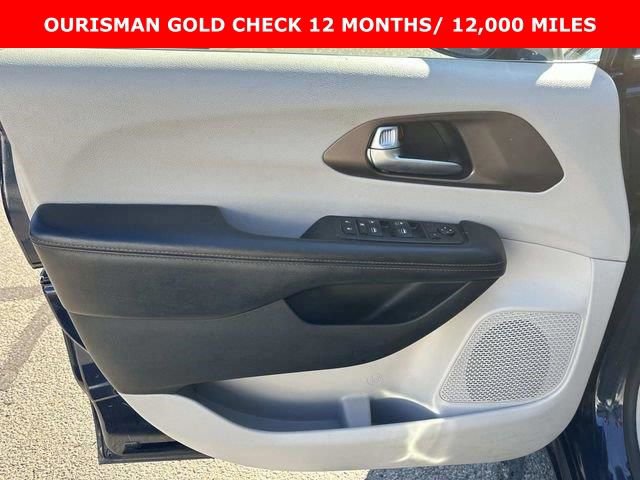 Used 2019 Chrysler Pacifica Touring Plus image 16