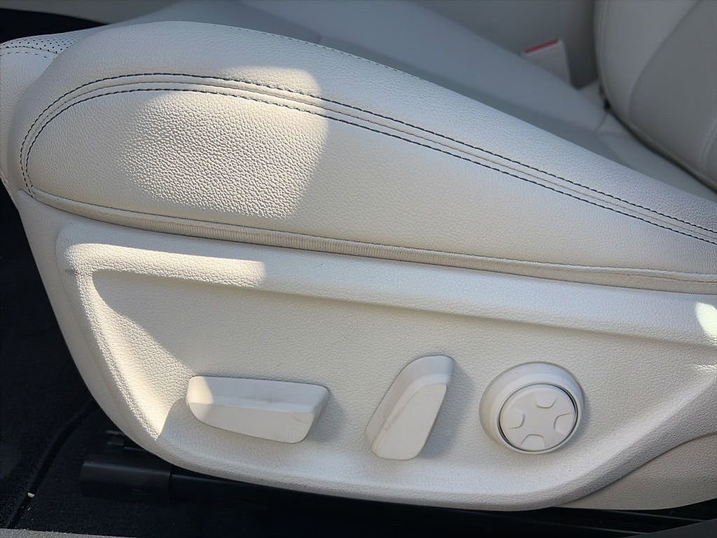Used 2026 Genesis G70 2.5T RWD image 12