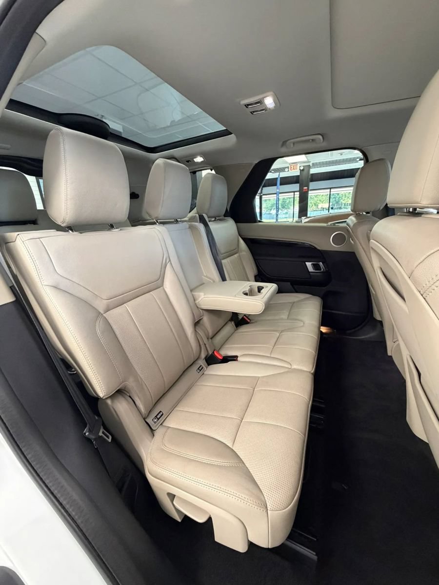 Used 2020 Land Rover Discovery SE AWD/4WD image 19