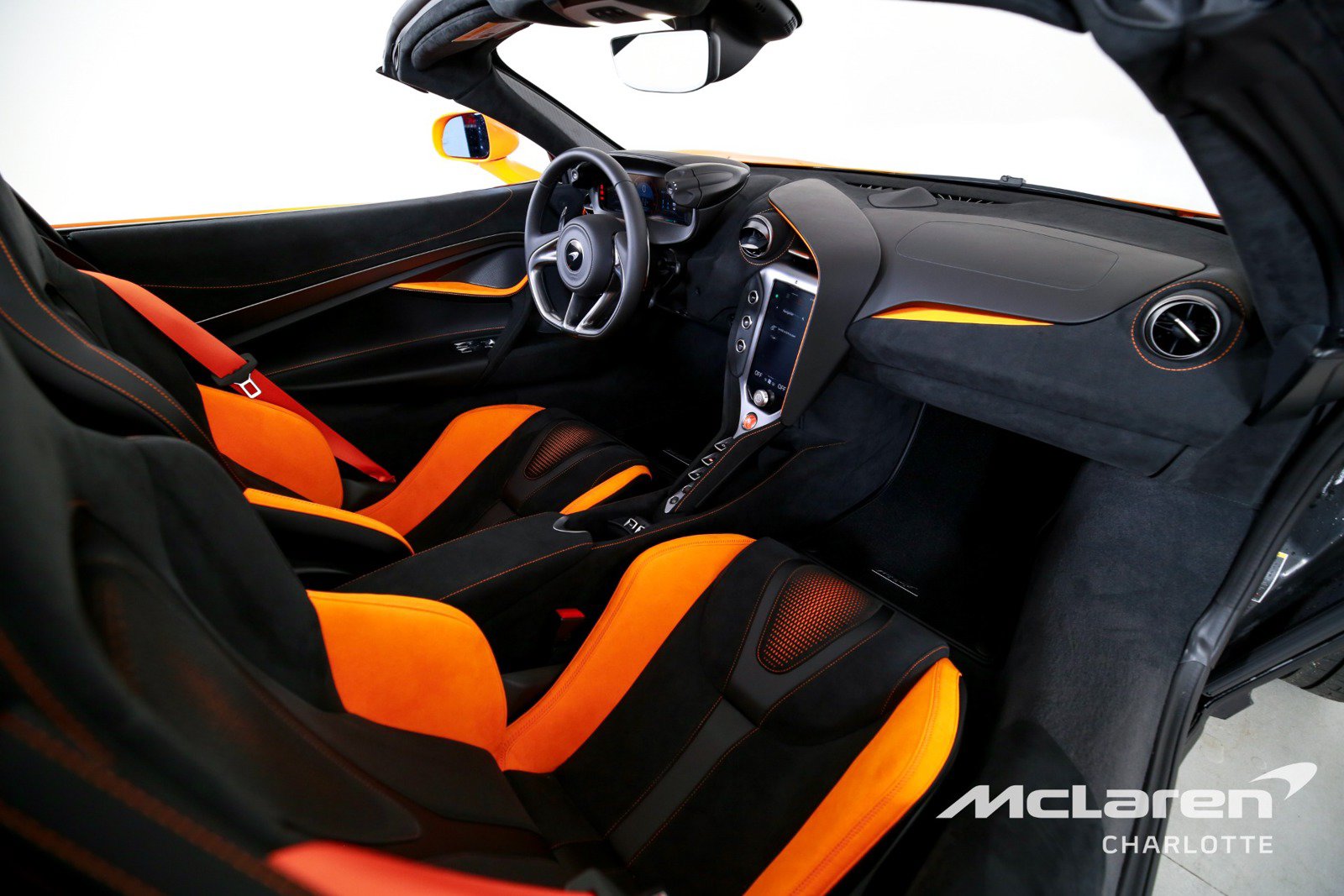 Used 2026 McLaren 750S Spider RWD image 20