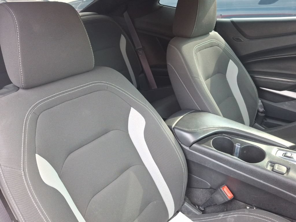 Used 2016 Chevrolet Camaro LT w/ Technology Package RWD image 11