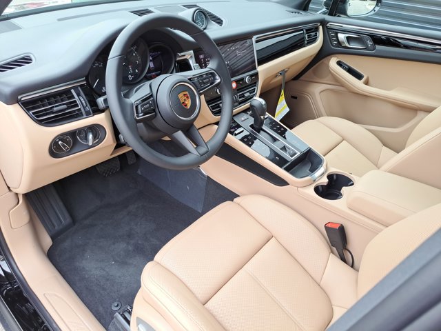 Used 2026 Porsche Macan AWD/4WD image 4