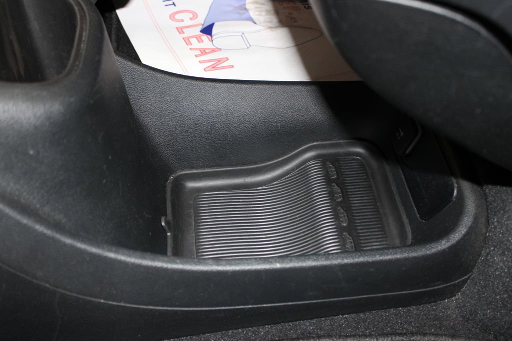 Used 2025 Chrysler Pacifica Select FWD image 28