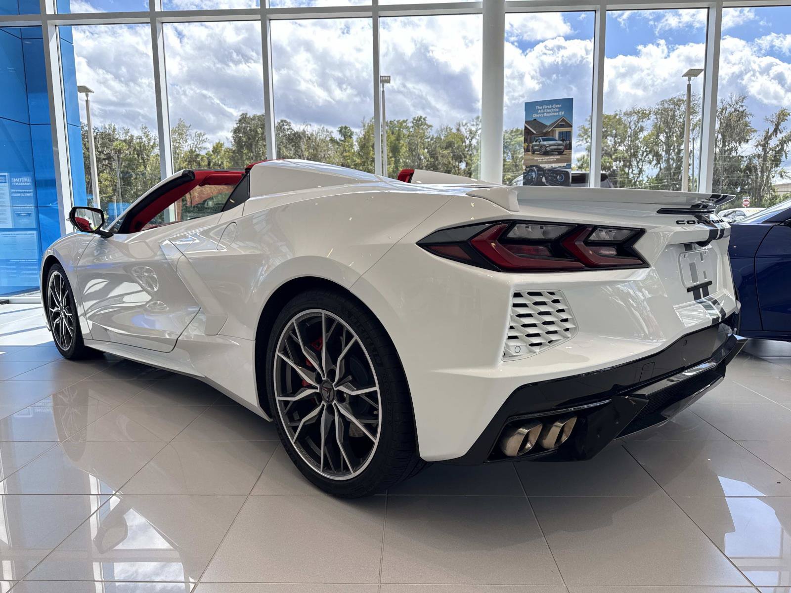 Used 2023 Chevrolet Corvette Stingray Premium Conv w/ Stealth Interior Trim Package RWD image 7