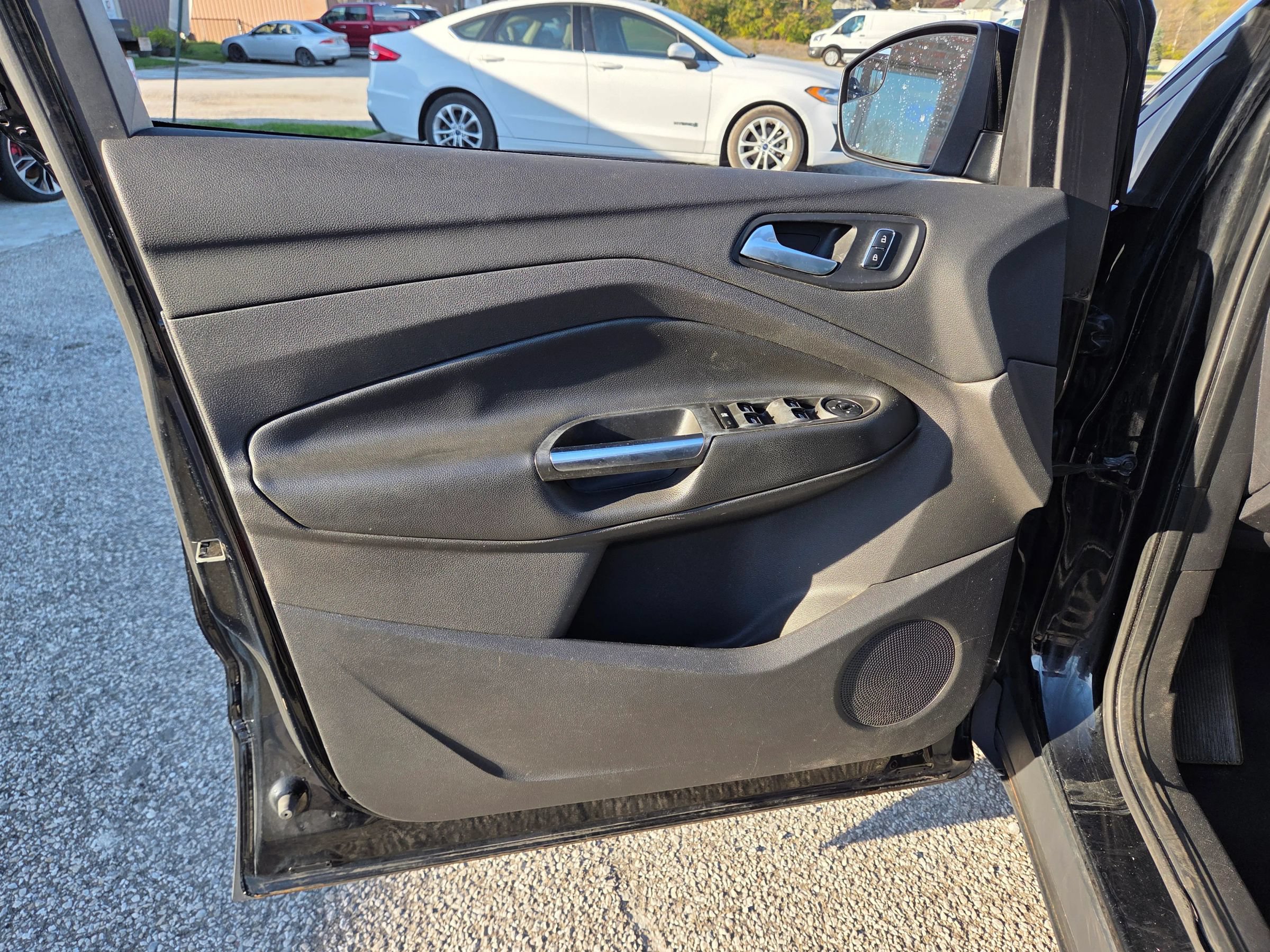 Used 2016 Ford Escape SE w/ Equipment Group 201A FWD image 16