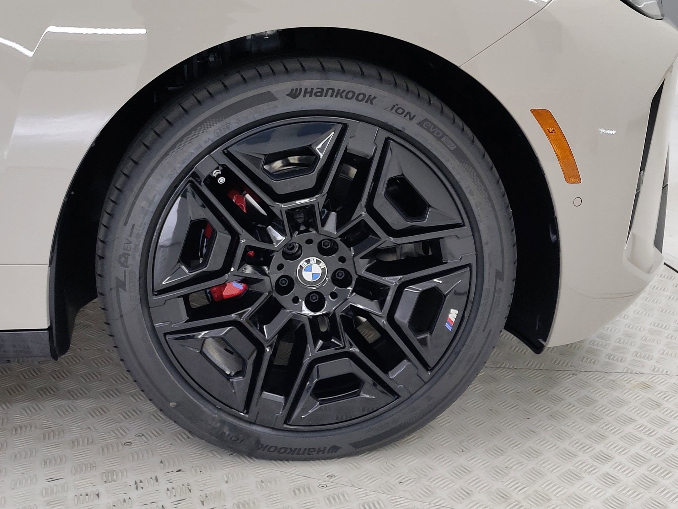 New 2026 BMW iX M70 image 4