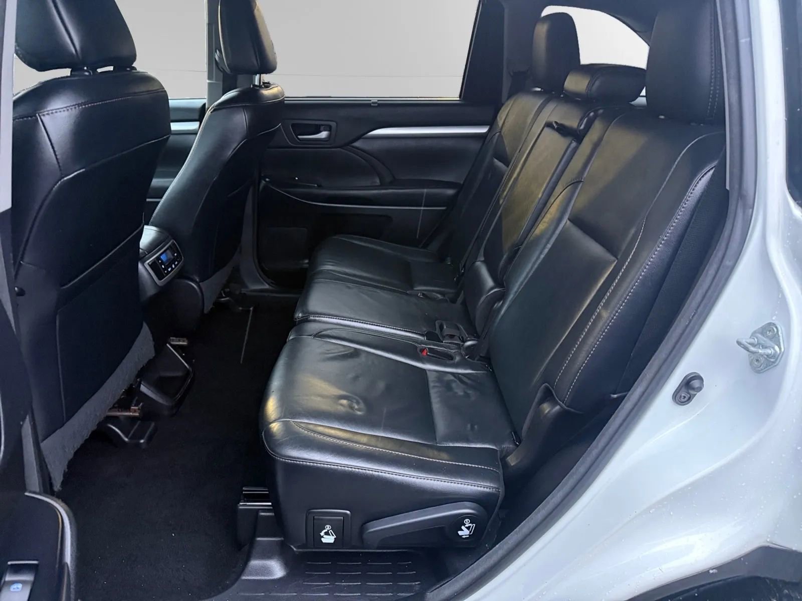 Used 2018 Toyota Highlander XLE image 17