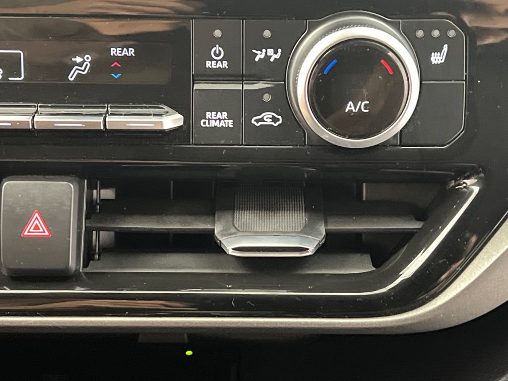 Used 2025 Toyota Highlander XLE FWD image 68