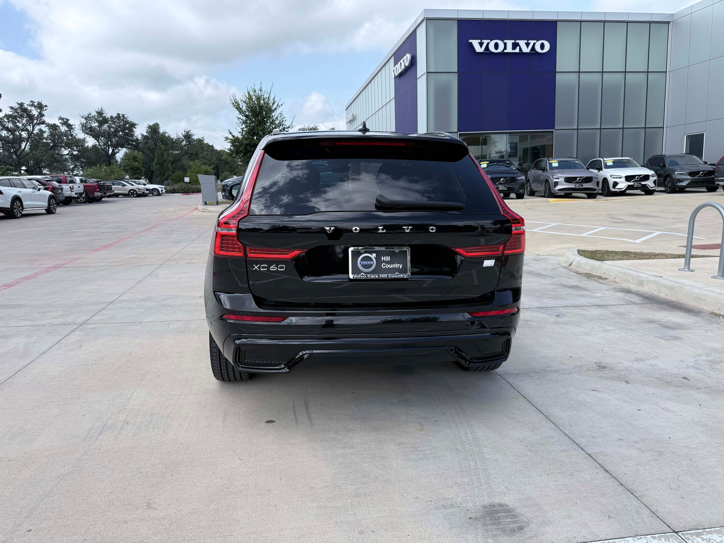 Certified 2024 Volvo XC60 T8 Plus AWD/4WD image 5