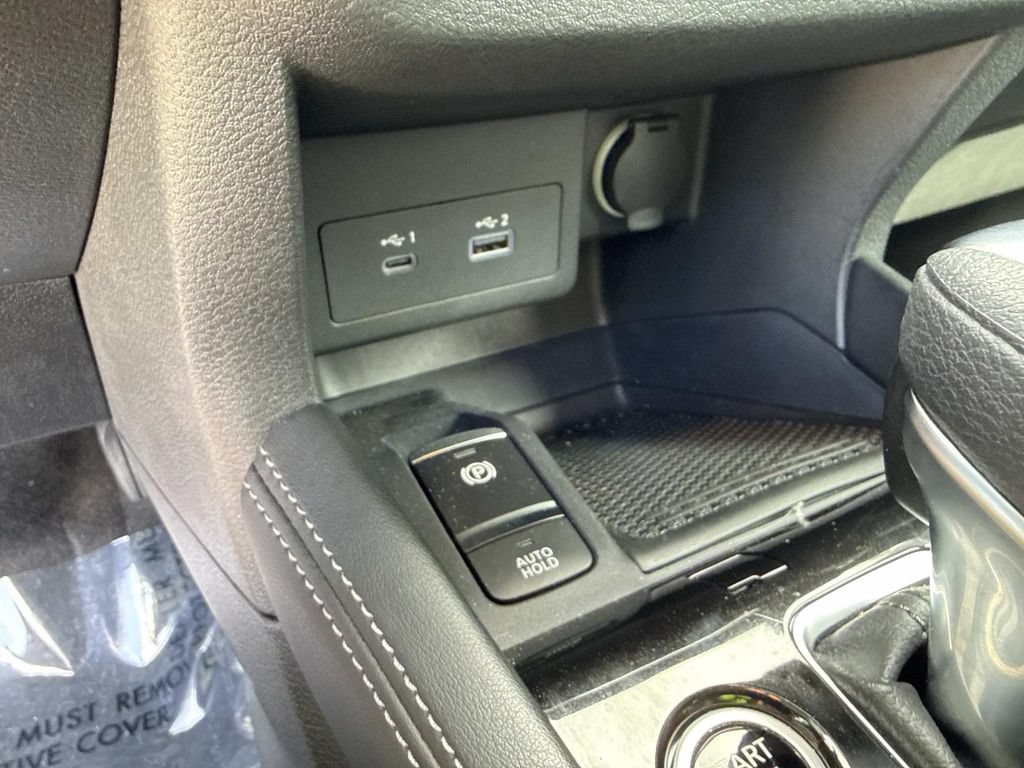 Used 2024 Nissan Kicks SR w/ SR Premium Package FWD image 30