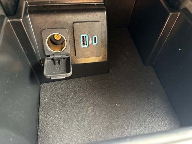 Used 2022 Ford Explorer Platinum w/ Equipment Group 601A image 18