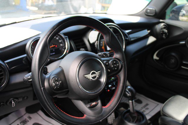 Used 2019 MINI Cooper S w/ Premium Package image 30