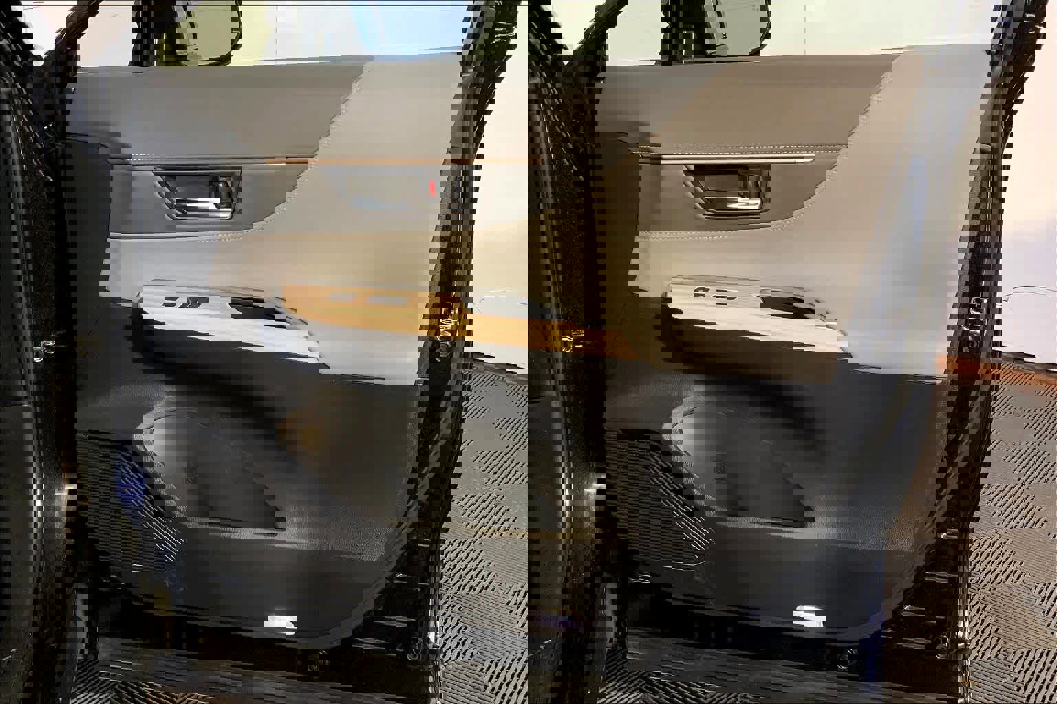 Used 2023 Toyota Venza XLE image 23