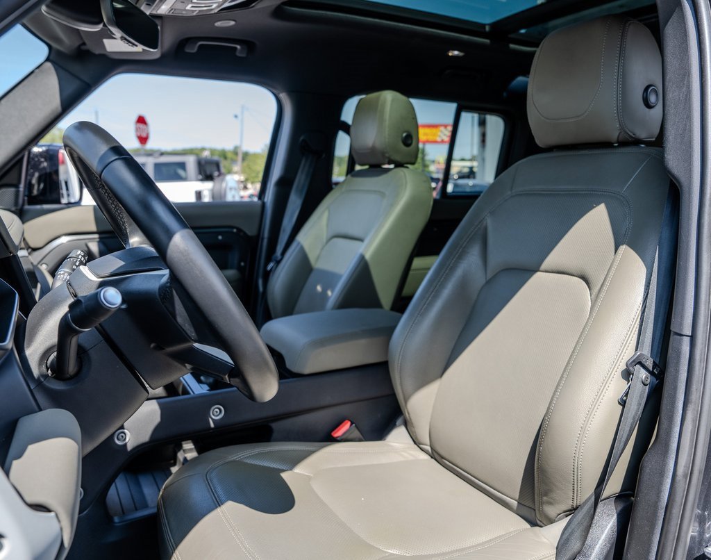 Used 2023 Land Rover Defender 110 SE image 17