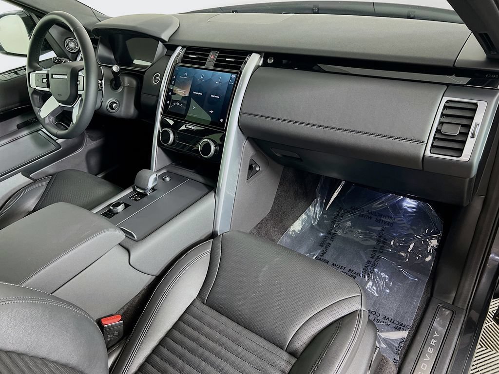Certified 2025 Land Rover Discovery S AWD/4WD image 32
