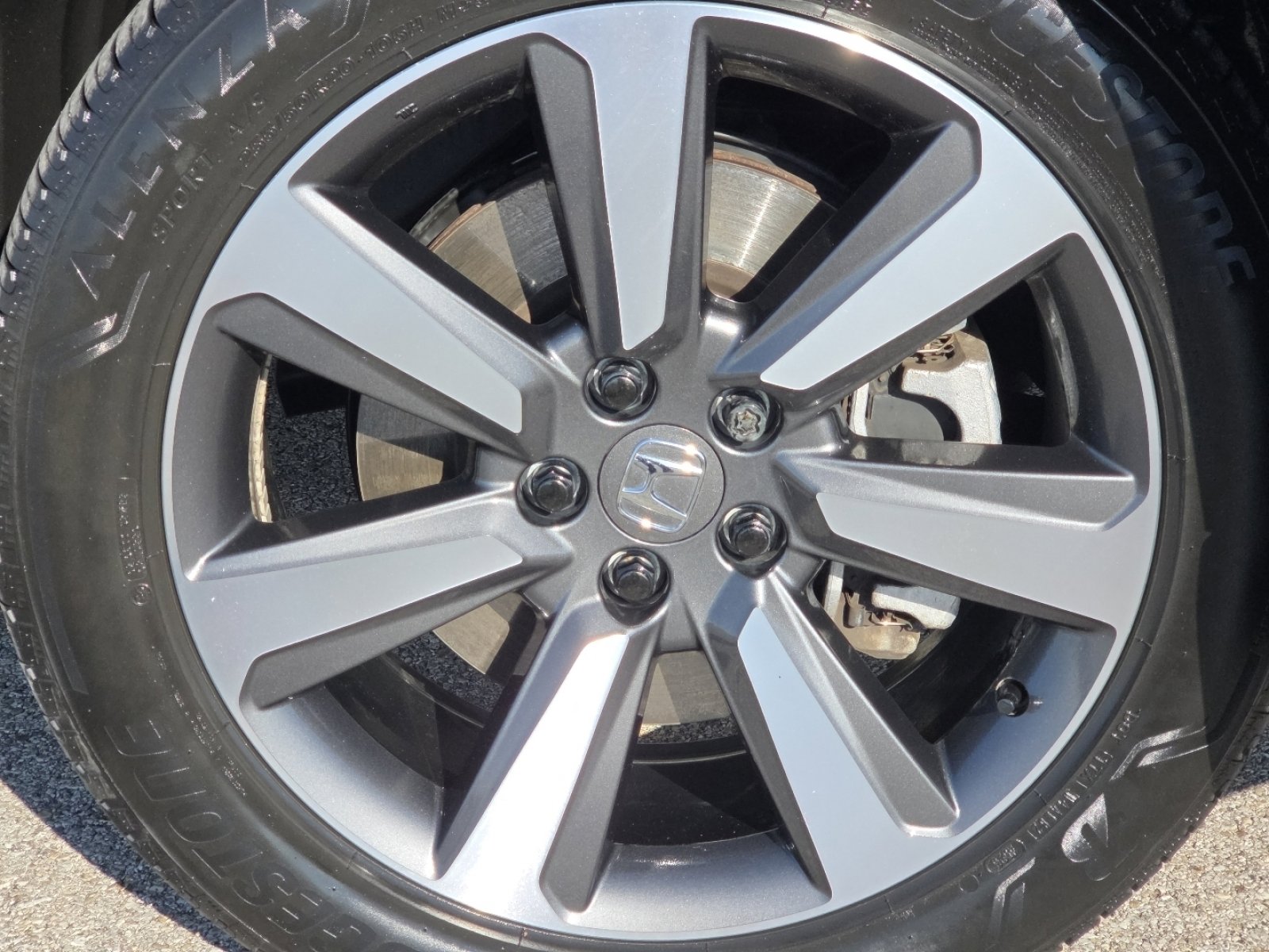 Used 2024 Honda Pilot Touring image 12