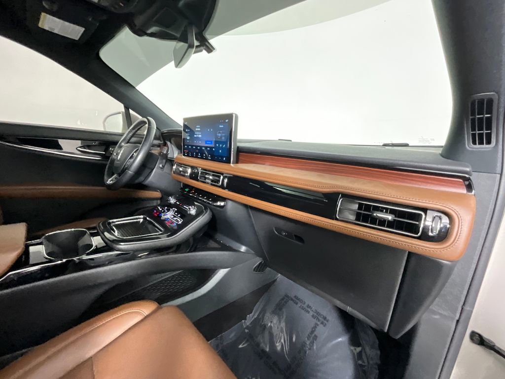 Used 2023 Lincoln Nautilus Reserve w/ Equipment Group 201A image 19