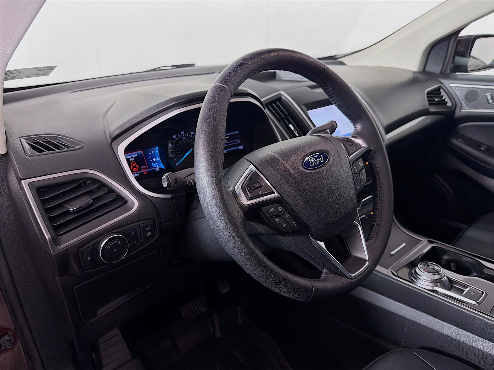 Used 2020 Ford Edge SEL w/ Convenience Package image 9